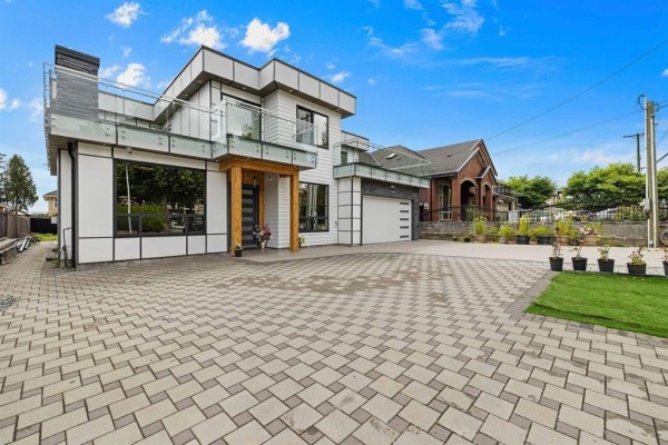 13306 90 Avenue, Surrey, BC V3V1C1 Photo 2