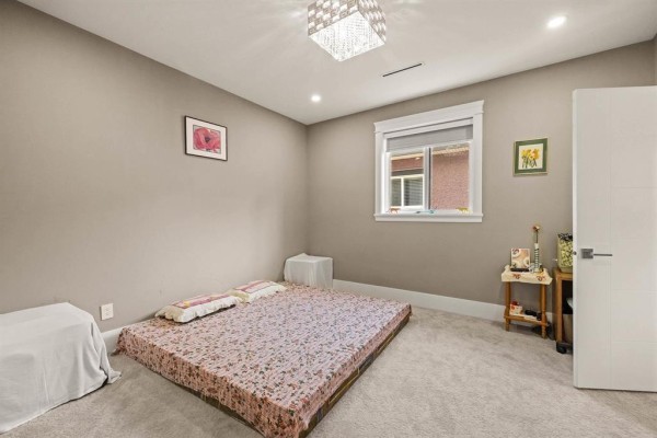 13306 90 Avenue, Surrey, BC V3V1C1 Photo 4