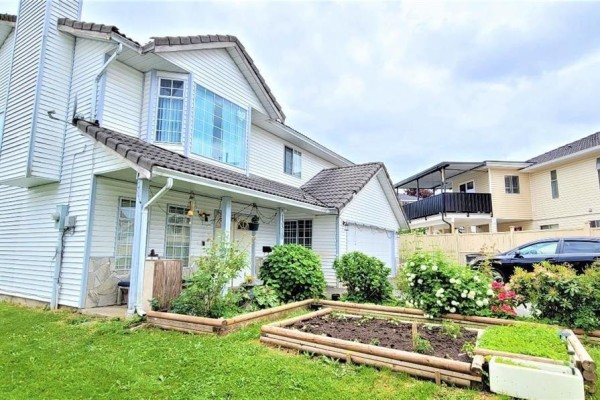 13310 88a Avenue, Surrey, BC V3V7W4 Photo 2