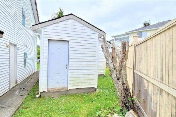 13310 88a Avenue, Surrey, BC V3V7W4 Photo 3