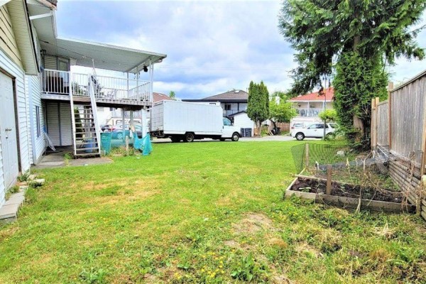 13310 88a Avenue, Surrey, BC V3V7W4 Photo 4