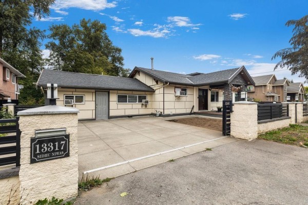 13317 84 Avenue, Surrey, BC V3W3H1 Photo 2