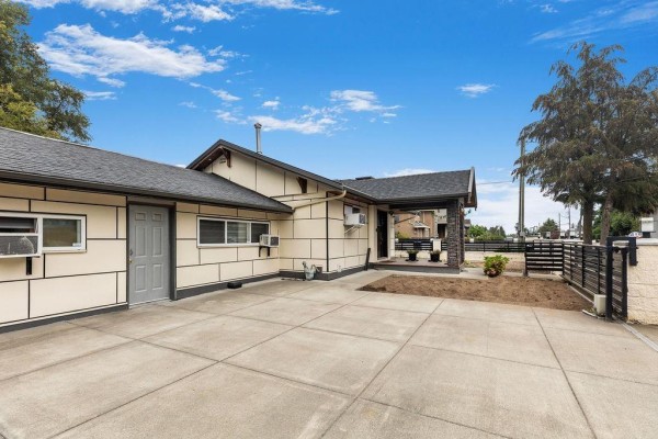 13317 84 Avenue, Surrey, BC V3W3H1 Photo 4