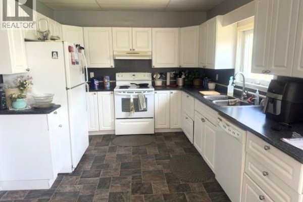 Living room - 1332 97th Street, North Battleford, SK S9A0J8 Photo 3