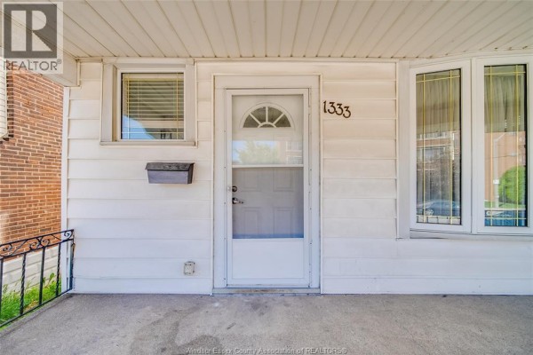 Laundry room - 1333 Wyandotte Street, Windsor, ON N9B1H3 Photo 3