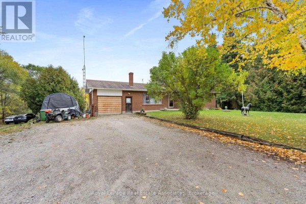 Kitchen - 13330 5 Side Road, Halton Hills, ON L7G4S5 Photo 3