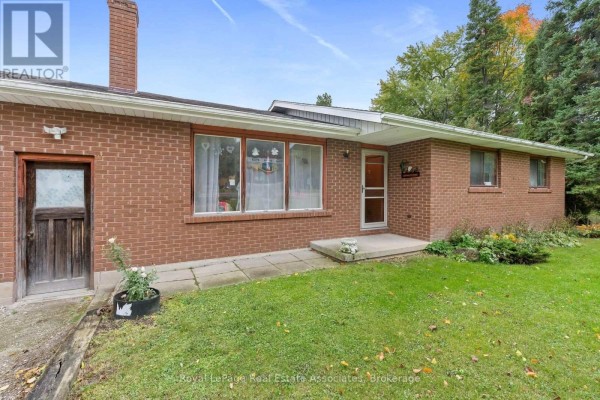 Living room - 13330 5 Side Road, Halton Hills, ON L7G4S5 Photo 5