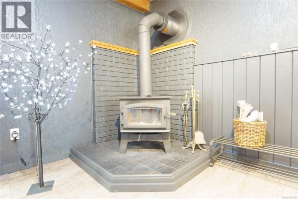 Laundry room - 1334 Chesterman Beach Rd, Tofino, BC V0R2Z0 Photo 4