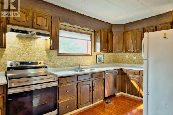 Kitchen - 13353 16 Avenue, Blairmore, AB T0K0E0 Photo 5