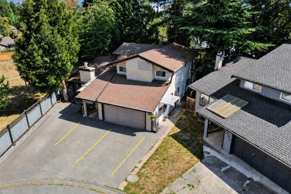 13355 65a Avenue, Surrey, BC V3W8T2 Photo 2