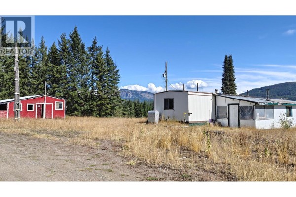 Den - 1336 Trinity Valley Road, Lumby, BC V0E2G4 Photo 5