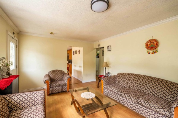 13389 Crestview Drive, Surrey, BC V3R6V3 Photo 5