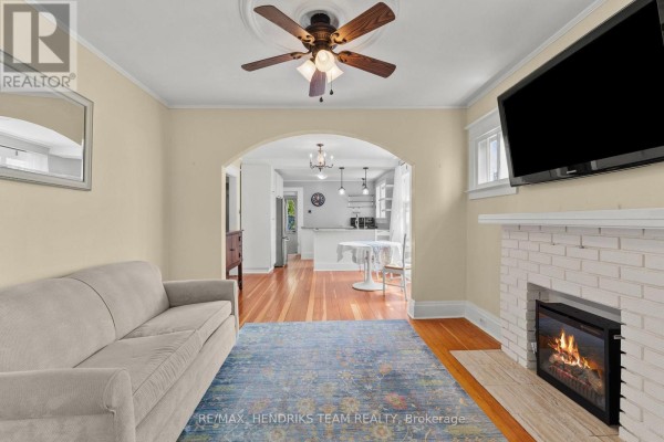 Primary Bedroom - 134 1/2 York Street, St  Catharines, ON L2R6E7 Photo 5