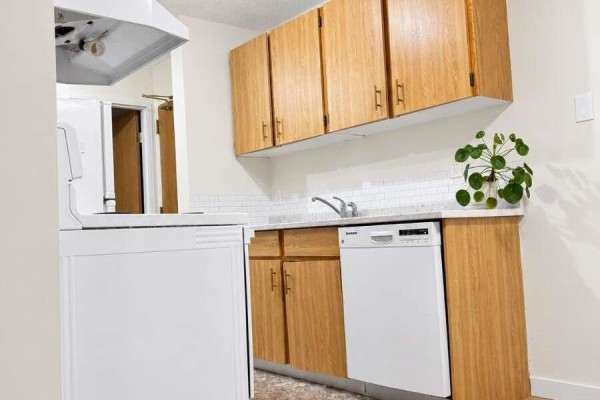 Kitchen - 134 310 Stillwater Drive, Saskatoon, SK S7J4H7 Photo 5