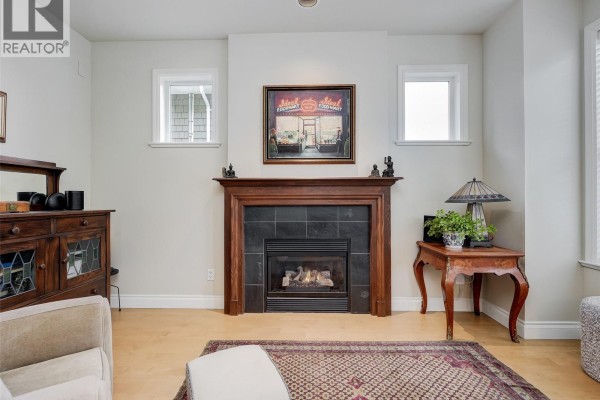 Den - 134 Clarence St, Victoria, BC V8V2J2 Photo 5