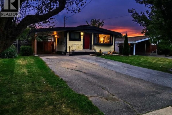 134 Deschene Avenue, Hamilton, ON L9A3K1 Photo 3