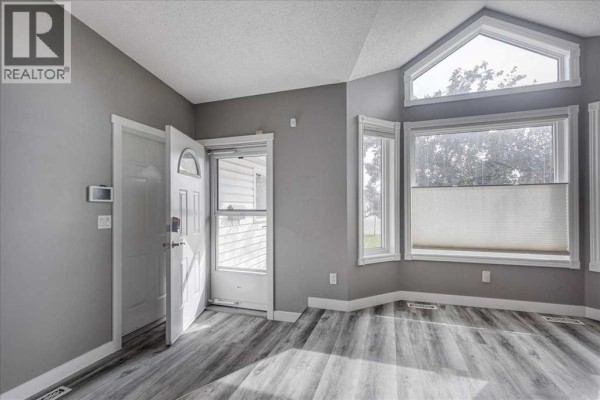 Living room - 134 Douglas Avenue, Red Deer, AB T4R2G6 Photo 4