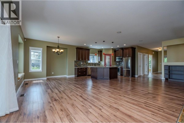 Living room - 134 Eagle Crescent, Williams Lake, BC V2G5K4 Photo 5
