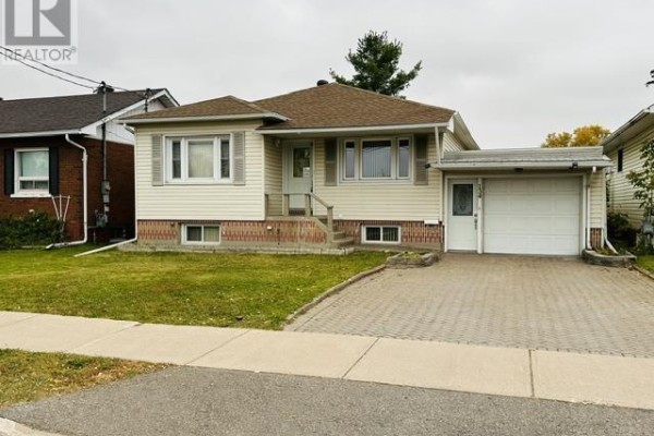 Living room - 134 Henrietta Ave, Sault Ste  Marie, ON P6C1Z8 Photo 2