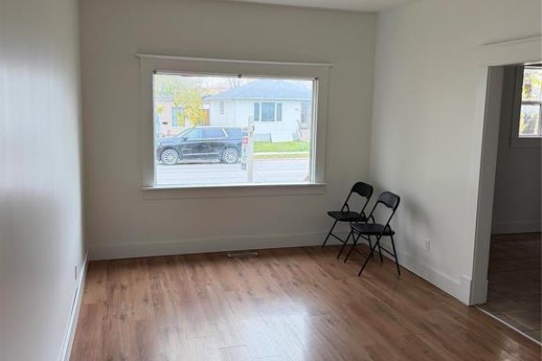 Dining room - 134 Hespeler Avenue, Winnipeg, MB R2L0L4 Photo 2