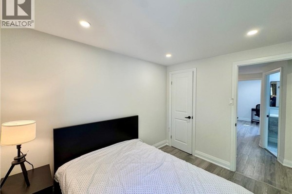 3pc Bathroom - 134 Jansen Avenue, Kitchener, ON N2A2L7 Photo 4