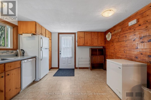 Living room - 134 Johnston Road, Magnetawan, ON P0A1P0 Photo 4
