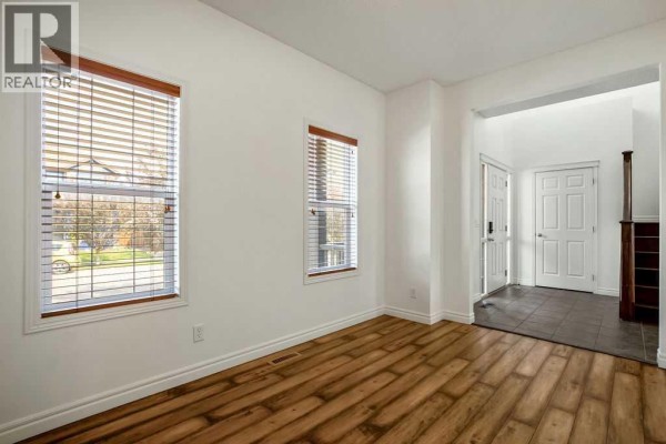Living room - 134 Prestwick Terrace Se, Calgary, AB T2Z0H5 Photo 5