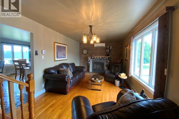 Family room - 134 Principale Street, Sainte Anne De Madawaska, NB E7E0C4 Photo 5
