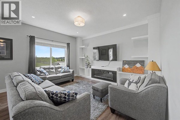 Living room - 1340 Lackner Boulevard, Carstairs, AB T0M0N0 Photo 5