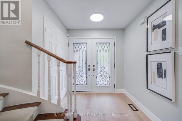 1341 Old English Lane, Oakville, ON L6M2P9 Photo 3