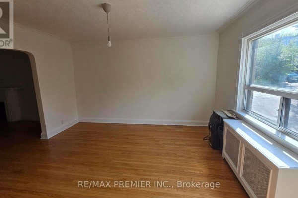 Living room - 1342 Avenue Road, Toronto, ON M5N2H2 Photo 2