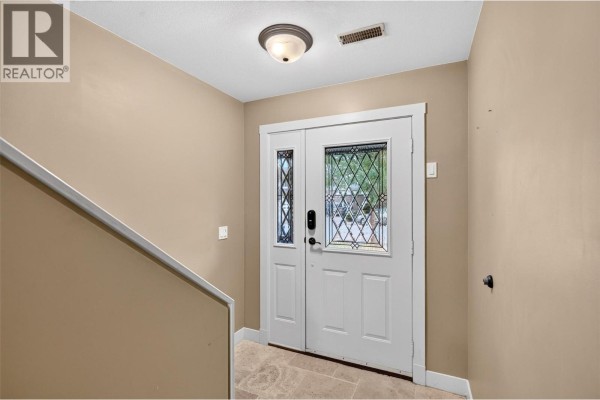 Kitchen - 1342 Friesen Road, Kelowna, BC V1X7P7 Photo 4