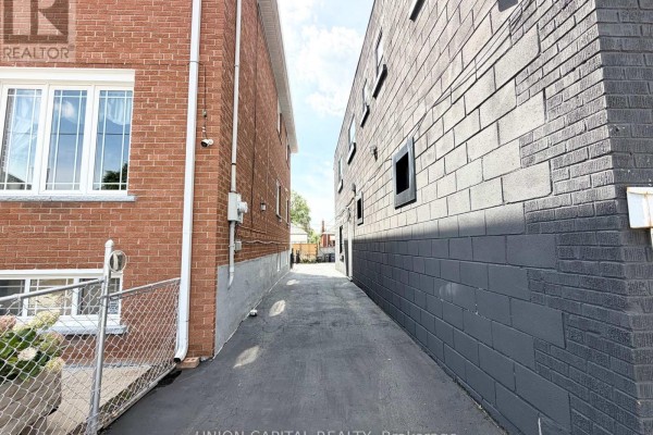 1342 Weston Road, Toronto, ON M6M4R5 Photo 4
