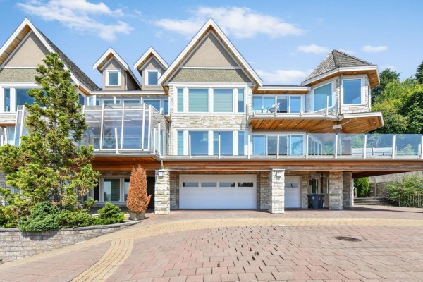 13421 55a Avenue, Surrey, BC V3X3B5 Photo 2