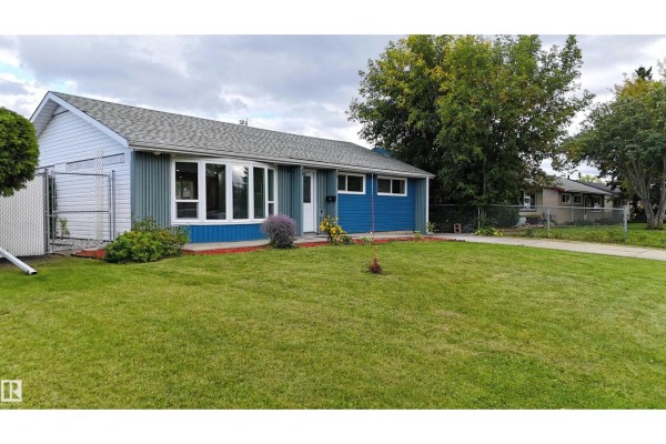 Kitchen - 13423 112 St Nw, Edmonton, AB T5E5A3 Photo 3