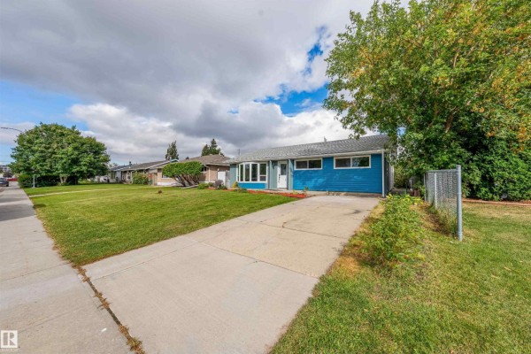 Primary Bedroom - 13423 112 St Nw, Edmonton, AB T5E5A3 Photo 4