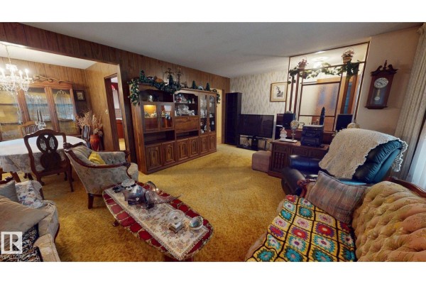 Primary Bedroom - 13424 65 St Nw, Edmonton, AB T5A1A4 Photo 4
