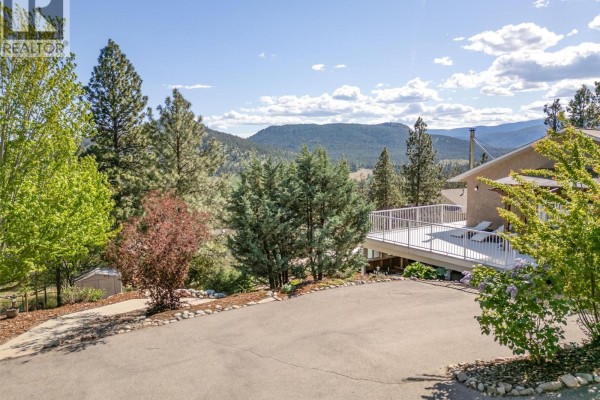 Kitchen - 13424 Hermiston Drive, Summerland, BC V0H1Z8 Photo 3