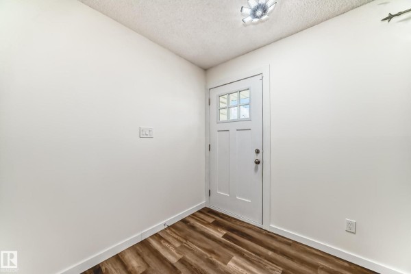 Kitchen - 13428 82 St Nw, Edmonton, AB T5E2V2 Photo 3