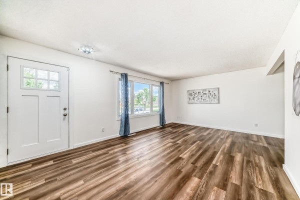 Family room - 13428 82 St Nw, Edmonton, AB T5E2V2 Photo 4