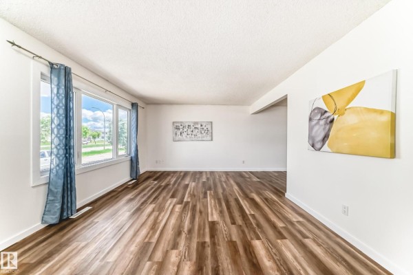 Primary Bedroom - 13428 82 St Nw, Edmonton, AB T5E2V2 Photo 5