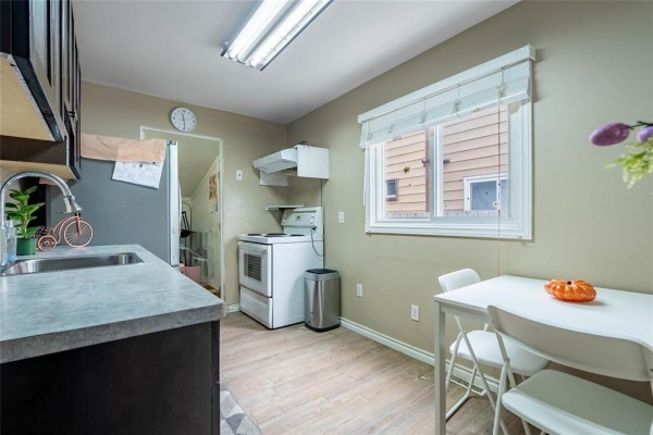 4pc Bathroom - 1343 Logan Avenue, Winnipeg, MB R3E1R5 Photo 5