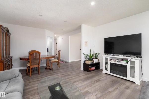 Kitchen - 13435 101 St Nw, Edmonton, AB T5E4G5 Photo 3