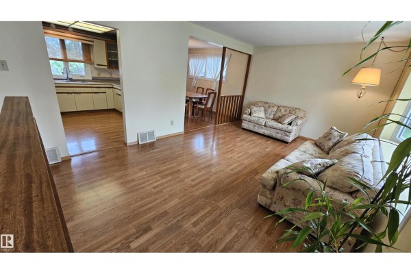 13439 114 St Nw, Edmonton, AB, photo 2