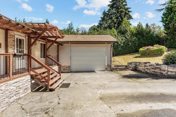 13475 113 Avenue, Surrey, BC V3R6S9 Photo 4