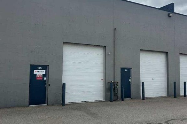 135 & 139, 2710 3 Avenue Ne, Calgary, AB T2A2L5 Photo 2