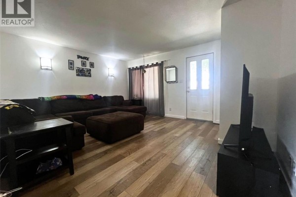 135 5th Avenue Se, Swift Current, SK, photo 2