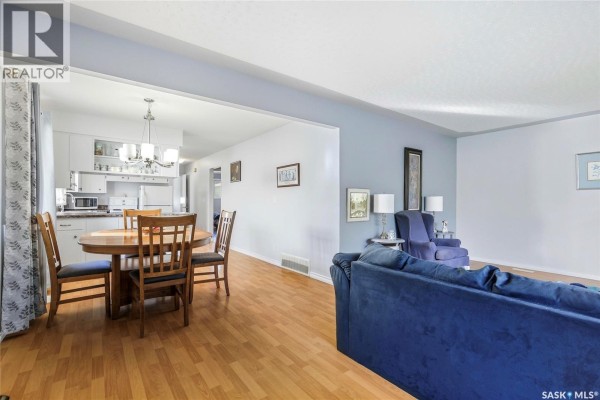 Bedroom - 135 Broadway Avenue, Regina, SK S4N1B2 Photo 5