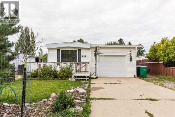 Living room - 135 Dalhousie Court W, Lethbridge, AB T1K4C8 Photo 2
