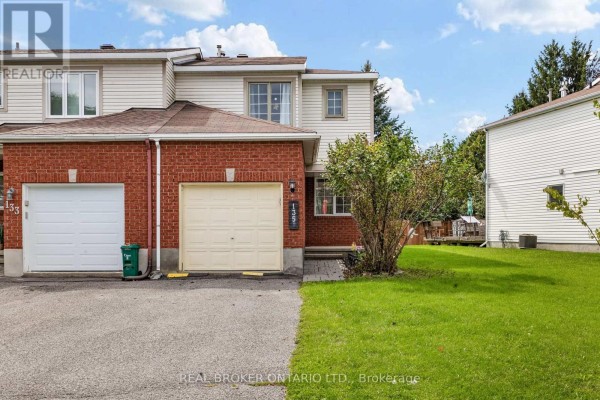 Living room - 135 Daventry Crescent, Ottawa, ON K2J4M9 Photo 2